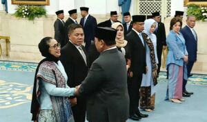 Nanik S. Deyang Mundur dari Kepala BGN karena Alasan Kesehatan, Program MBG Diklaim Tetap Berjalan Doc. Dokumentasi saat pelantikan Nanik S. Deyang sebagai Kepala Badan Gizi Nasional (BGN) pada 8 Juni 2026. Foto ini merupakan dokumentasi arsip yang digunakan sebagai ilustrasi pemberitaan terkait pengunduran diri Nanik S. Deyang dari jabatannya pada 22 Juli 2026. (Sumber Foto: Biro Pers, Media, dan Informasi Sekretariat Presiden).