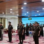 Doc. Prosesi pengambilan sumpah jabatan terhadap pejabat struktural di lingkungan Kejaksaan Republik Indonesia dalam rangka mutasi dan rotasi berdasarkan Keputusan Jaksa Agung RI Nomor 831 Tahun 2026. Pengambilan sumpah menjadi bagian dari rangkaian pelantikan sebagai bentuk komitmen pejabat yang dilantik untuk menjalankan tugas, tanggung jawab, serta menjaga integritas dan profesionalisme dalam penegakan hukum. (Sumber foto: Kejaksaan Agung).