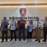 Doc. Dokumentasi arsip saat Siti Khotijah bersama Advokat Donny Andretti dan tim hukum melakukan pendampingan hukum dalam rangka pengawalan proses pelaporan dan upaya memperoleh kepastian hukum. Foto diambil pada salah satu agenda di lingkungan Bareskrim Polri.