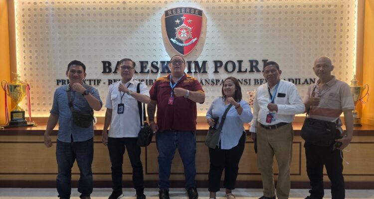 Doc. Dokumentasi arsip saat Siti Khotijah bersama Advokat Donny Andretti dan tim hukum melakukan pendampingan hukum dalam rangka pengawalan proses pelaporan dan upaya memperoleh kepastian hukum. Foto diambil pada salah satu agenda di lingkungan Bareskrim Polri.