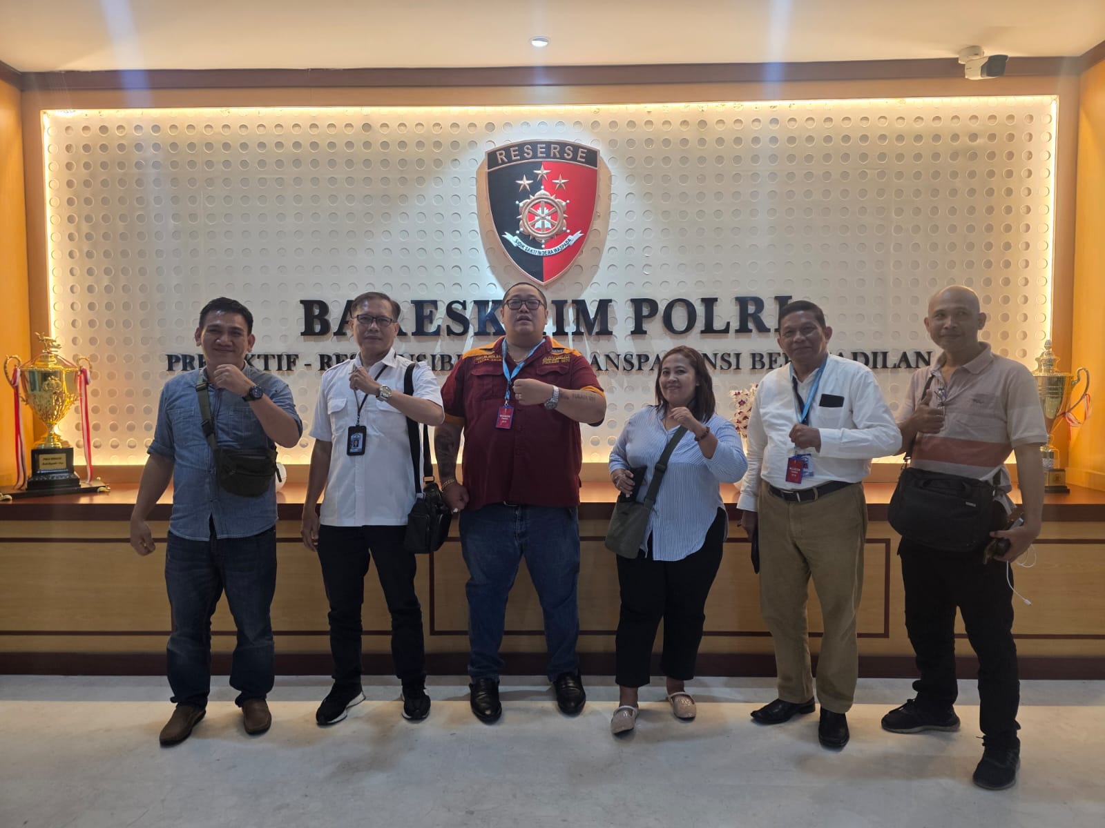 Doc. Dokumentasi arsip saat Siti Khotijah bersama Advokat Donny Andretti dan tim hukum melakukan pendampingan hukum dalam rangka pengawalan proses pelaporan dan upaya memperoleh kepastian hukum. Foto diambil pada salah satu agenda di lingkungan Bareskrim Polri.