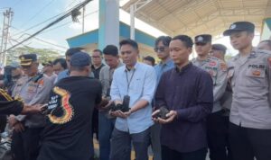 Doc. Sejumlah massa yang tergabung dalam Aliansi Masyarakat Kalimantan Bersatu menggelar aksi unjuk rasa di depan Kantor PT PLN (Persero) UP3 Banjarmasin, Rabu (29/7/2026). Dalam aksi tersebut, peserta menyampaikan tuntutan agar PLN meningkatkan transparansi terkait penyebab gangguan pasokan listrik serta mempercepat pemulihan layanan kelistrikan di Kalimantan Selatan.