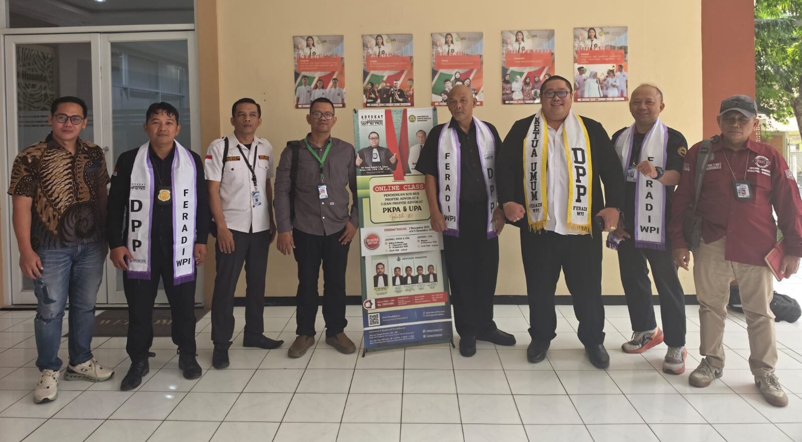 Doc. Tim DPP FERADI WPI berfoto bersama usai melaksanakan audiensi terkait pendampingan terhadap Fam Fuk Tjhong (Uun), Wakil Ketua Umum DPP FERADI WPI yang juga merupakan mahasiswa aktif Universitas Karya Husada Semarang, Jumat (31/7/2026).