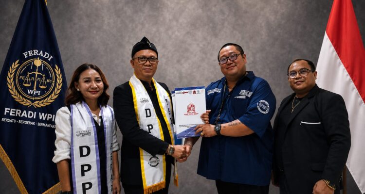 Andri Kurnia Nahkodai DPC FERADI WPI Kabupaten Subang, Siapkan Program Bantuan Hukum Gratis dan Penguatan Profesionalisme Advokat Doc. Ketua Umum FERADI WPI, Adv. Donny Andretti, S.H., S.Kom., M.Kom., C.Md., C.PFW., C.MDF., C.JKJ., C.FTAX., menyerahkan Surat Keputusan (SK) Kepengurusan kepada Andri Kurnia, S.E., S.H., usai pelantikan sebagai Ketua DPC FERADI WPI Kabupaten Subang dalam rangkaian Pelantikan Pengurus DPC FERADI WPI se-Indonesia di Semarang, Jawa Tengah, Jumat (31/7/2026). Penyerahan SK tersebut menandai dimulainya masa kepengurusan DPC FERADI WPI Kabupaten Subang periode 2026–2031.