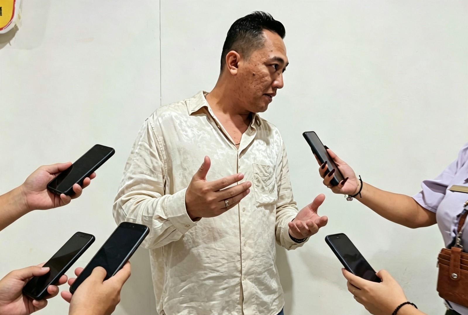 Doc. Wakil Ketua Umum DPP FERADI WPI, Rifki Jandi, S.H., M.H., C.PFW., memberikan keterangan kepada awak media di sela-sela Konsolidasi Nasional FERADI WPI di Happy Resto, Kota Semarang, Jumat (31/7/2026). Dalam wawancara tersebut, Rifki menegaskan bahwa konsolidasi nasional merupakan bentuk dukungan organisasi terhadap pendampingan hukum Fam Fuk Tjhong (Pak Uun) sekaligus komitmen FERADI WPI untuk mengawal proses penegakan hukum secara profesional, objektif, dan sesuai ketentuan peraturan perundang-undangan.