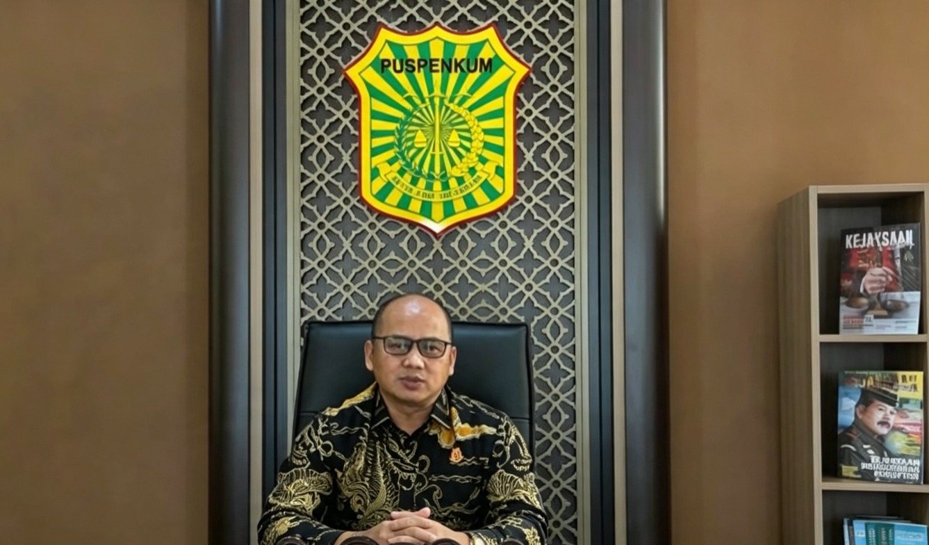 Doc. Kapuspenkum Kejaksaan Agung, Anang Supriatna, menyampaikan keterangan resmi melalui video yang diedarkan Kejaksaan Agung mengenai pelaksanaan penggeledahan oleh Tim Penyidik Kejaksaan Agung (Tim 9) di rumah tersangka dugaan tindak pidana pencucian uang (TPPU), Febri Adriansyah, di Jakarta Selatan, Jumat (31/7/2026). Dalam keterangannya, Anang menjelaskan perkembangan penyidikan serta penyitaan sejumlah dokumen dan barang bukti yang diduga berkaitan dengan perkara tersebut.
