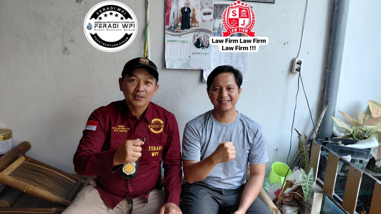 Doc. Wakil Ketua Umum DPP FERADI WPI sekaligus Ketua PBH FERADI WPI Advokat dan Paralegal DPC Kota Semarang, Sukindar, S.H., C.MDF., C.PFW., C.JKJ., C.FTAX. (kanan), berfoto bersama Andre Riyanto, S.H. (kiri), anggota FERADI WPI asal Cirebon, usai kegiatan silaturahmi di Kantor PBH FERADI WPI DPC Kota Semarang, Perumahan Indopermai, Kecamatan Ngaliyan, Kota Semarang, Minggu (2/8/2026). Pertemuan tersebut menjadi bagian dari upaya mempererat sinergi organisasi serta penguatan komitmen dalam memberikan layanan bantuan hukum kepada masyarakat.