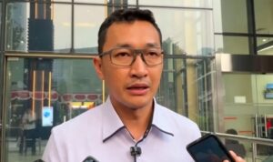 KPK Dalami Dugaan Aliran Dana SGD12.500 dari Bupati Nonaktif Kuansing ke Pejabat Kementerian Kehutanan Doc. Juru Bicara Komisi Pemberantasan Korupsi (KPK), Budi Prasetyo, memberikan keterangan kepada awak media mengenai perkembangan penyidikan dugaan aliran dana sebesar 12.500 Dolar Singapura yang diduga berkaitan dengan pengurusan izin pelepasan kawasan Hutan Produksi Terbatas (HPT) di Kabupaten Kuantan Singingi, di Gedung Merah Putih KPK, Jakarta.