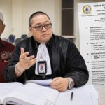 Doc. Ketua Umum sekaligus Pendiri FERADI WPI, Adv. Donny Andretti, S.H., S.Kom., M.Kom., C.Md., C.PFW., C.MDF., C.JKJ., C.FTAX. (tengah), bersama Fam Fuk Tjhong alias Pak Uun (kiri), menyampaikan komitmen FERADI WPI untuk terus memberikan pendampingan hukum terhadap perkara yang sedang ditangani Ditreskrimum Polda Banten. Organisasi juga menegaskan penghormatan terhadap proses penyidikan yang masih berlangsung serta mekanisme pemeriksaan etik yang dilakukan Badan Kehormatan DPRD Kabupaten Lebak. (Foto: Ilustrasi/Kawan Jari News).