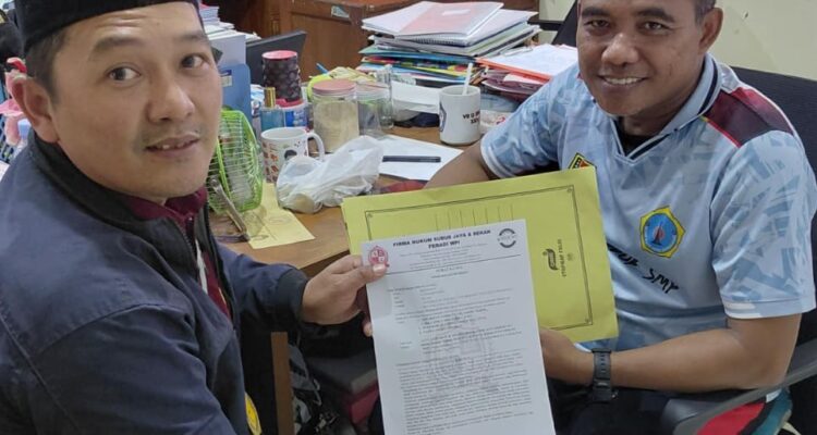 Doc. Perwakilan Bidang Hukum DPD LDII Kota Semarang, Sukindar, S.H., bersama pihak sekolah dalam koordinasi terkait pelaksanaan Sholat Jumat bagi siswa Muslim SMP Negeri 18 Semarang, Jumat (7/8/2026).