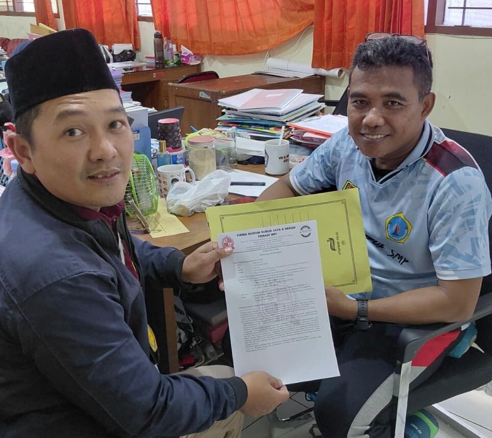 Doc. Perwakilan Bidang Hukum DPD LDII Kota Semarang, Sukindar, S.H., bersama pihak sekolah dalam koordinasi terkait pelaksanaan Sholat Jumat bagi siswa Muslim SMP Negeri 18 Semarang, Jumat (7/8/2026).