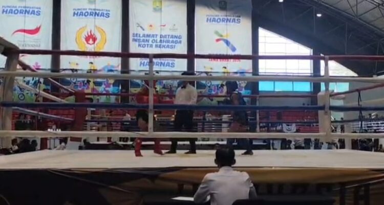 Tim Jawa Tengah Ajukan Keberatan atas Hasil Final IMC 2026 Doc. Suasana pertandingan final Indonesia Muaythai Championship (IMC) 2026 kategori U-12 Putra Kelas 36 kilogram antara atlet Jawa Tengah, Azzam Putra Agma Haryanto, dan atlet Jawa Barat, Muhammad Fandy Amallreezq, saat pertandingan berlangsung di Kota Bekasi, Jawa Barat, Minggu (9/8/2026).