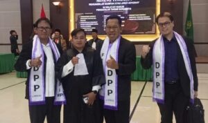 Doc. Jajaran struktur FERADI WPI bersama peserta berfoto bersama usai mengikuti rangkaian agenda pengambilan sumpah advokat di Pengadilan Tinggi Surabaya, Rabu (12/8/2026).