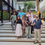 Doc. Para alumni SMU Krista Mitra angkatan masuk 1997 dan lulus 2000 berfoto bersama usai menghadiri reuni di Restaurant S², Jalan Sisimangaraja, Kota Semarang, Sabtu (15/8/2026). Reuni berlangsung dalam suasana akrab dengan agenda silaturahmi, mengenang masa sekolah, serta membahas rencana kegiatan sosial bersama.
