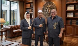 Doc. Ketua Umum FERADI WPI, Adv. Donny Andretti, bersama Tita Mulya Permata Sari, Ketua PBH FERADI WPI Area Cirebon 1 sekaligus Kepala Divisi Komunikasi DPP FERADI WPI, dalam kegiatan organisasi dan pelayanan bantuan hukum kepada masyarakat.