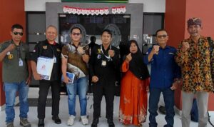 Subur Jaya Lawfirm Dampingi Manisah dalam Sidang Sengketa Waris di PN Kendal Doc. Tim kuasa hukum mendampingi Manisah berfoto bersama usai mengikuti agenda persidangan perkara sengketa waris Nomor Pdt 88/2026/PN Kdl di Pengadilan Negeri Kendal, Selasa (18/8/2026). Sidang selanjutnya dijadwalkan pada 24 Agustus 2026.