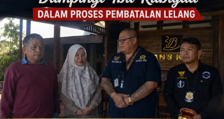 Doc. Keterangan Gambar Ilustrasi: Tim hukum dari FERADI WPI dan Subur Jaya Law Firm bersama Rubiyati saat mempersiapkan langkah hukum terkait rencana gugatan pembatalan lelang yang akan diajukan ke Pengadilan Negeri Kendal.