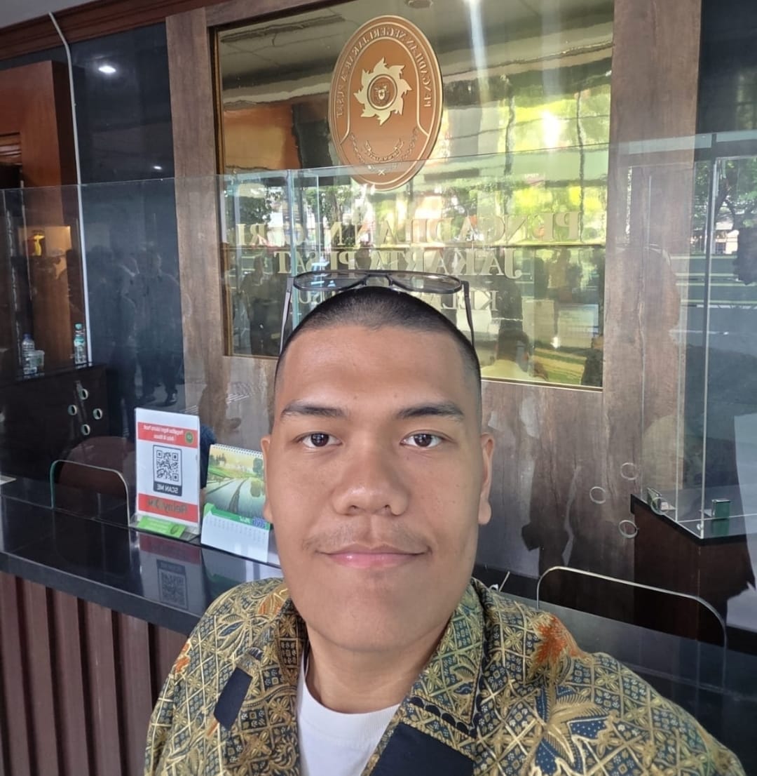 Doc. Yoshua Rivaldo, S.K.M., C.MDF., C.PFW., C.JKJ., C.FTAX., yang ditunjuk sebagai Mediator Non-Hakim pada Pengadilan Negeri Jakarta Barat berdasarkan Keputusan Ketua PN Jakarta Barat Nomor 273/KPN.W10-U2/KP.7.4/VIII/2026.