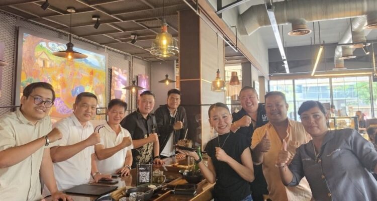 Doc. Andika bersama jajaran pengurus dan anggota LBH FERADI (Federasi Rakyat Indonesia), OA FERADI WPI, serta Subur Jaya Lawfirm berfoto bersama usai pertemuan dan pembahasan rencana kolaborasi program bantuan hukum di First Crack Coffee, Altira Business Park, Jakarta Utara.