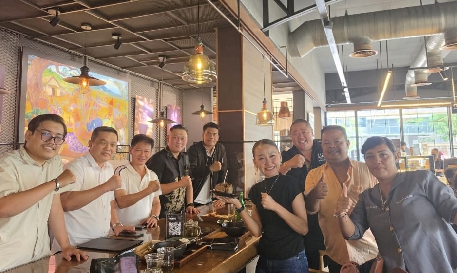 Doc. Andika bersama jajaran pengurus dan anggota LBH FERADI (Federasi Rakyat Indonesia), OA FERADI WPI, serta Subur Jaya Lawfirm berfoto bersama usai pertemuan dan pembahasan rencana kolaborasi program bantuan hukum di First Crack Coffee, Altira Business Park, Jakarta Utara.
