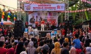 Doc. Suasana hiburan rakyat dalam kegiatan Pesta Rakyat “FERADI WPI Berbagi Kebaikan” yang diikuti warga dan masyarakat di Desa Ciangsana, Kecamatan Gunung Putri, Kabupaten Bogor, Sabtu (22/8/2026). Rangkaian kegiatan tersebut menghadirkan pertunjukan musik, hadiah dan doorprize, serta berbagai kegiatan kebersamaan antara FERADI WPI dan warga setempat.