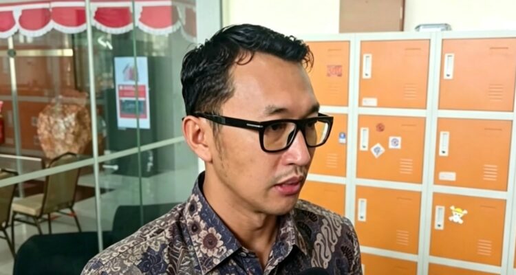 Doc. Budi Prasetyo, selaku Juru Bicara Komisi Pemberantasan Korupsi (KPK), menyampaikan keterangan kepada awak media terkait perkembangan penanganan dugaan tindak pidana korupsi di lingkungan Bappenda Kabupaten Bogor, termasuk peningkatan status perkara ke tahap penyidikan dan pengamanan uang sekitar Rp1,5 miliar.