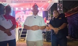 Doc. Kepala Desa Ciangsana, Udin Saputra, S.H., M.M., menyampaikan keterangan kepada awak media usai pelaksanaan Pesta Rakyat “FERADI WPI Berbagi Kebaikan” di Desa Ciangsana, Kecamatan Gunung Putri, Kabupaten Bogor, Sabtu (22/8/2026). Dalam keterangannya, Udin mengapresiasi kegiatan tersebut serta membuka peluang kolaborasi antara Pemerintah Desa Ciangsana dan FERADI WPI dalam bidang edukasi dan bantuan hukum bagi masyarakat.
