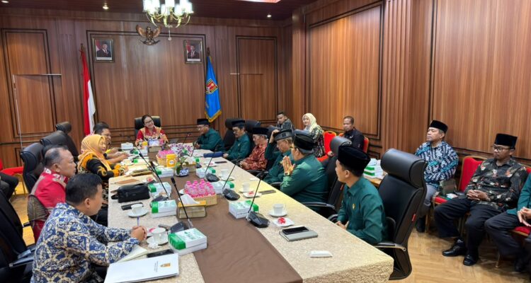 Doc. Pengurus DPD LDII Kota Semarang saat melakukan audiensi dengan Wali Kota Semarang, Agustina Wilujeng Pramestuti, di Aula Balai Kota Semarang, Kamis (27/8/2026), membahas sejumlah agenda organisasi yang direncanakan berlangsung di Kota Semarang.