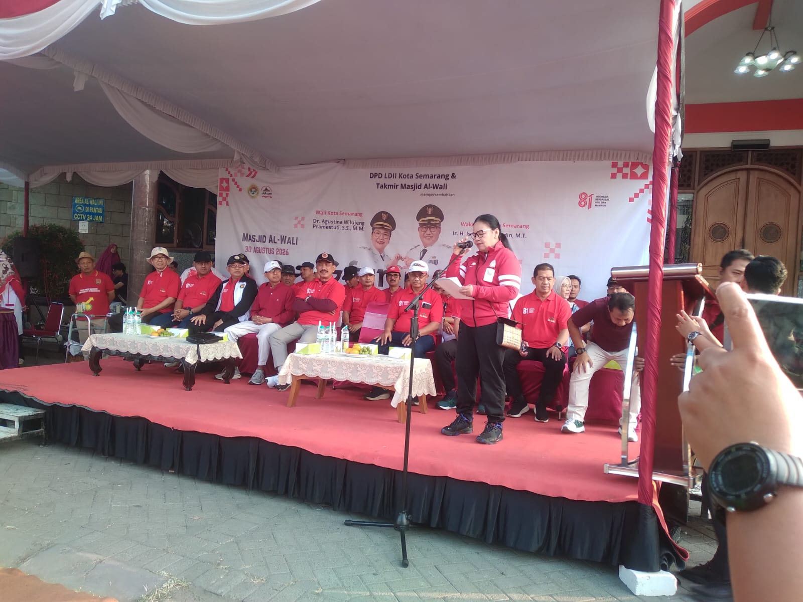 Doc. Wali Kota Semarang Agustina Wilujeng Pramestuti menyampaikan sambutan dalam kegiatan Generus Fun (Gfun) 2026 dan jalan sehat yang digelar di kompleks Masjid Al-Wali, Kota Semarang, Sabtu, 30 Agustus 2026.