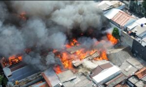 Doc. Foto udara memperlihatkan titik lokasi kebakaran di kawasan permukiman Jalan Batu Ceper 8, Kelurahan Kebon Kelapa, Kecamatan Gambir, Jakarta Pusat, Senin (31/8/2026). Kebakaran berdampak pada sedikitnya 114 rumah dan sekitar 880 warga berdasarkan data awal.