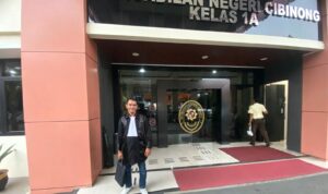 PN Cibinong Gelar Sidang Lanjutan Perkara Peredaran Obat Keras Doc. Ketua DPC FERADI WPI Kota Bogor, Erwin Maulana, S.H., C.NS., C.MDF., usai mengikuti persidangan perkara tindak pidana peredaran obat-obatan keras tanpa izin di Pengadilan Negeri (PN) Cibinong Kelas 1A, Kabupaten Bogor, Selasa (1/9/2026).