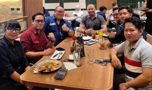 Doc. Sujiarno Broto Aji, S.H., M.H. dan Donny Andretti, S.H., S.Kom., M.Kom. bersama jajaran HAMI Bersatu DPD Jawa Tengah dan FERADI WPI saat sarapan bersama di Pelangi Resto, Jalan Singosari Raya No. 45, Pleburan, Kecamatan Semarang Selatan, Kota Semarang, Jawa Tengah, Kamis (3/9/2026). Pertemuan tersebut diisi dengan silaturahmi serta pembahasan rencana kolaborasi dalam penanganan perkara hukum dan penguatan kegiatan penyuluhan serta bantuan hukum bagi masyarakat.
