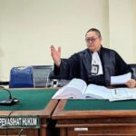 Doc. Adv. Donny Andretti, S.H., S.Kom., M.Kom., saat menjalankan salah satu agenda persidangan sebagai bagian dari tugas profesionalnya sebagai advokat dalam memberikan pendampingan dan pembelaan hukum terhadap klien.