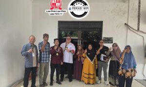 Doc. Tim kuasa hukum Firma Hukum Subur Jaya–FERADI WPI bersama pihak terkait berfoto bersama usai mengikuti sidang perdana perkara sengketa waris Nomor 88/Pdt.G/2026/PN Kendal di Pengadilan Negeri Kendal, Senin (7/9/2026). Sidang tersebut beragenda pembacaan gugatan, dengan persidangan lanjutan dijadwalkan pada Senin (14/9/2026) dengan agenda jawaban Tergugat.