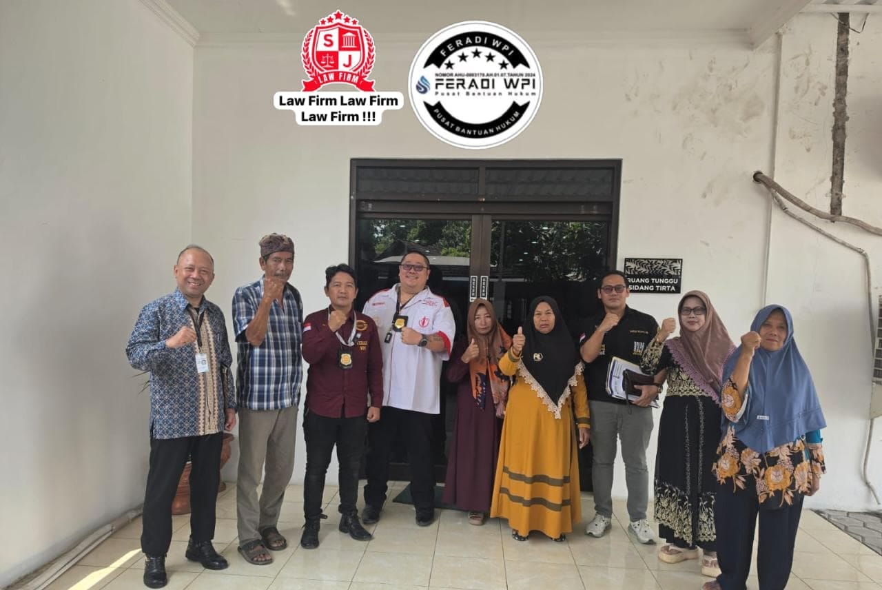 Doc. Tim kuasa hukum Firma Hukum Subur Jaya–FERADI WPI bersama pihak terkait berfoto bersama usai mengikuti sidang perdana perkara sengketa waris Nomor 88/Pdt.G/2026/PN Kendal di Pengadilan Negeri Kendal, Senin (7/9/2026). Sidang tersebut beragenda pembacaan gugatan, dengan persidangan lanjutan dijadwalkan pada Senin (14/9/2026) dengan agenda jawaban Tergugat.