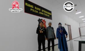 Doc. Istriwinasih selaku pelapor bersama tim pendamping hukum FERADI WPI saat mengikuti proses pendampingan terkait pengaduan sengketa pinjaman senilai Rp150 juta di Kota Semarang. Pendampingan dilakukan untuk memastikan hak dan kepentingan hukum pelapor selama proses penanganan perkara.