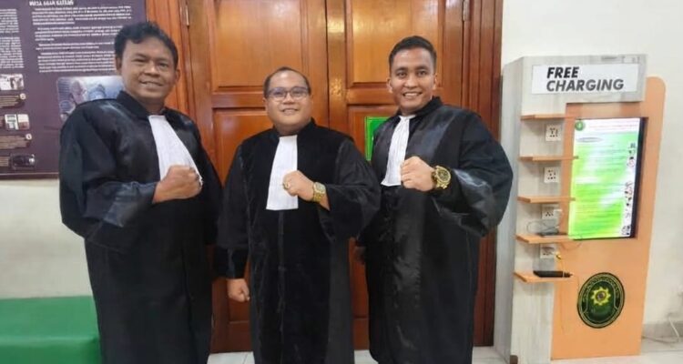 Doc. Tiga advokat FERADI WPI, Alpiner Marhusor Siahaan, Daud JR Sitohang, dan Revan Pratama Wijaya, berada di Pengadilan Negeri Cikarang dalam rangka menjalankan aktivitas profesional dan pendampingan hukum. Ketiganya hadir bersama dalam agenda hukum yang berlangsung di PN Cikarang pada Kamis (10/9/2026).