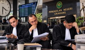 Doc. Ilustrasi tiga advokat FERADI WPI, Revan Pratama Wijaya, Erwin Maulana, dan Ganda Subrata, menunggu agenda persidangan perkara perdata di Pengadilan Negeri Cikarang. Ilustrasi menggambarkan situasi menunggu dengan berkas perkara dan penunjuk waktu sebagai representasi sorotan terhadap keterlambatan pelaksanaan sidang.