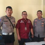 Doc. Kuasa hukum Marsidi, Ahmad Muharom, bersama pihak kepolisian usai mengikuti agenda penyelesaian perkara kecelakaan lalu lintas melalui pendekatan keadilan restoratif di Polres Sumbawa, Sabtu, 12 September 2026.
