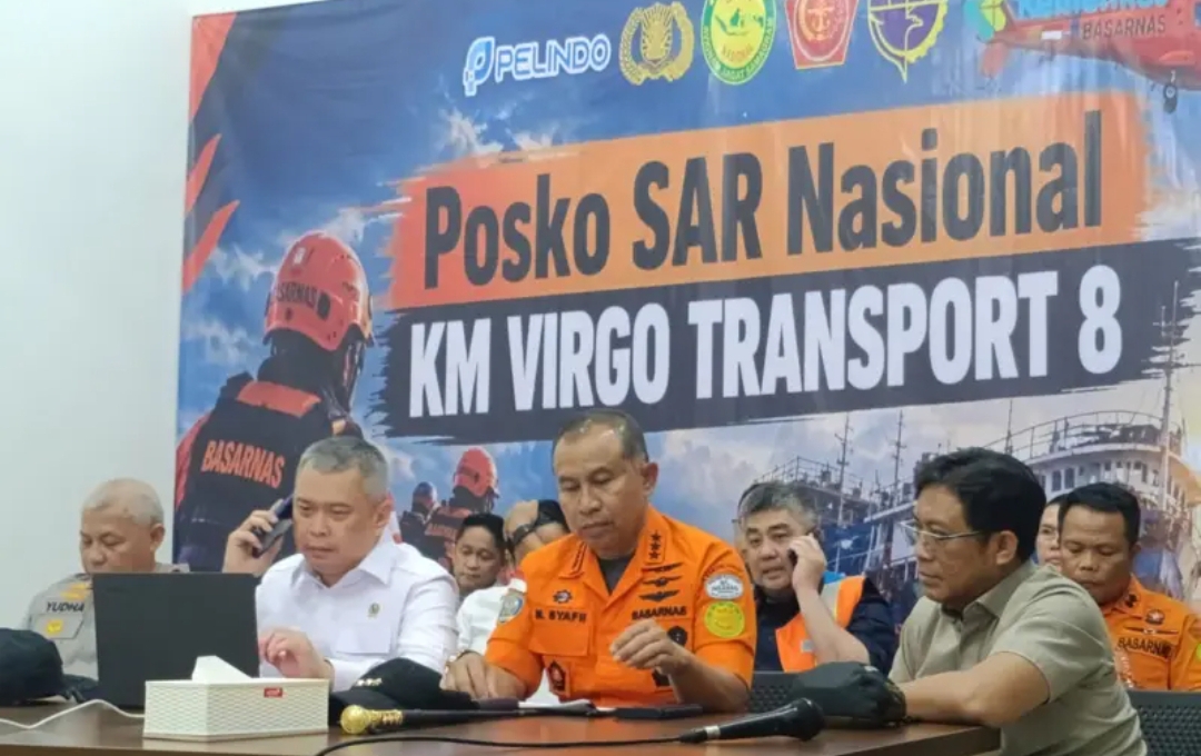 Doc. Menteri Perhubungan Dudy Purwaghandy saat memberikan keterangan dalam konferensi pers terkait perkembangan pencarian dan evakuasi KM Virgo Transport 8 di Pelabuhan Trisakti Banjarmasin, Minggu, 13 September 2026.