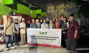 Doc. Jajaran FKLMK Kecamatan Gambir bersama Anggota Dewan Kota perwakilan Kecamatan Gambir, unsur LMK, FKDM, Karang Taruna, serta pengurus RT/RW berfoto bersama di Posko Penanggulangan Kebakaran RW 01, Kelurahan Kebon Kelapa, Jakarta Pusat, Senin (14/9/2026), setelah kegiatan penyerahan donasi bagi warga terdampak kebakaran.