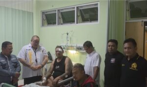 Anggota FERADI WPI Diduga Jadi Korban Pengeroyokan di Salatiga, Tim Advokasi Siap Kawal Proses Hukum Doc. Jajaran FERADI WPI saat mengunjungi M. Sholeh Abdullah Ali R. yang tengah menjalani perawatan di RSUD Salatiga, Senin (14/9/2026). Kunjungan tersebut dilakukan sebagai bentuk dukungan sekaligus persiapan pendampingan hukum terkait dugaan tindak pidana pengeroyokan dan penganiayaan yang dialami Sholeh.