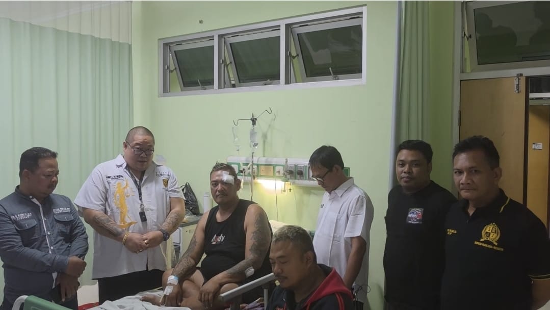 Doc. Jajaran FERADI WPI saat mengunjungi M. Sholeh Abdullah Ali R. yang tengah menjalani perawatan di RSUD Salatiga, Senin (14/9/2026). Kunjungan tersebut dilakukan sebagai bentuk dukungan sekaligus persiapan pendampingan hukum terkait dugaan tindak pidana pengeroyokan dan penganiayaan yang dialami Sholeh.