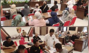 FERADI WPI Dampngi 35 Nasabah BMT Dinar Mulia Laporkan Dugaan Penipuan ke Polda Jateng, Kerugian Diklaim Capai Rp7 Miliar Doc. Tim hukum FERADI WPI bersama Subur Jaya Lawfirm mendampingi para anggota/nasabah BMT Dinar Mulia Karanganyar saat proses penyampaian laporan dugaan tindak pidana di Ditreskrimsus Polda Jawa Tengah, Semarang, Senin (14/9/2026). Para pelapor menyampaikan keterangan dan kronologi terkait persoalan pencairan simpanan yang mereka klaim menimbulkan kerugian sekitar Rp7 miliar.