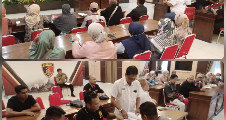 Doc. Tim hukum FERADI WPI bersama Subur Jaya Lawfirm mendampingi para anggota/nasabah BMT Dinar Mulia Karanganyar saat proses penyampaian laporan dugaan tindak pidana di Ditreskrimsus Polda Jawa Tengah, Semarang, Senin (14/9/2026). Para pelapor menyampaikan keterangan dan kronologi terkait persoalan pencairan simpanan yang mereka klaim menimbulkan kerugian sekitar Rp7 miliar.