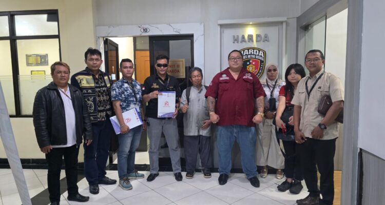 Doc. saat Hairil Tami selaku pelapor, didampingi kuasa hukum dan tim hukum, mendatangi Polres Metro Bekasi untuk menanyakan perkembangan penanganan laporan dugaan tindak pidana penggelapan dengan pemberatan yang sebelumnya dilaporkan pada September 2025.