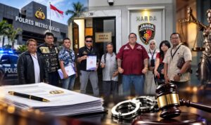 Hairil Tami Soroti Penanganan Aduan Dugaan Penggelapan di Polres Metro Bekasi Doc. Ilustrasi penanganan aduan dugaan penggelapan yang disampaikan Hairil Tami di Unit II Harda Polres Metro Bekasi. Foto menampilkan pihak terkait saat berada di lingkungan Unit II Harda dengan membawa dokumen, sebagai ilustrasi pemberitaan mengenai sorotan terhadap perkembangan penanganan perkara dan permintaan kejelasan proses hukum.