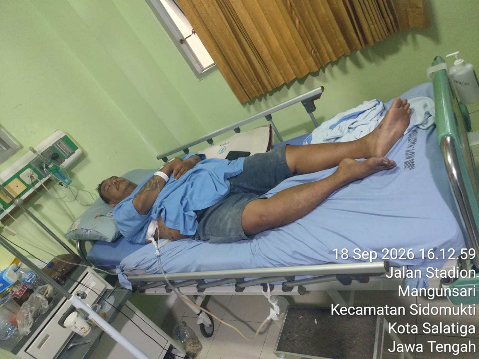 Doc. M. Sholeh Abdullah Ali R. saat menjalani perawatan di RSUD Salatiga setelah mengalami luka dalam peristiwa dugaan pengeroyokan di area parkir Toko Benang Raja, Salatiga, pada 12 September 2026. Kondisi korban masih dalam pemulihan dan mendapat penanganan medis.