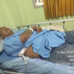 Doc. M. Sholeh Abdullah Ali R. saat menjalani perawatan medis di RSUD Salatiga setelah mengalami luka dalam peristiwa dugaan pengeroyokan di area parkir Toko Benang Raja, Salatiga, pada 12 September 2026. Korban masih mendapatkan penanganan medis dan berada dalam proses pemulihan.