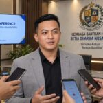 Doc. Adv. Willy Triatama Bandrio, S.H., CMDF., CPLA., selaku Advokat/Kuasa Hukum Ahli Waris atau Keluarga Korban Alm. Muhammad Zuhri alias Mamat Godril dari LBH Setia Dharma Nusantara. Menjelang sidang perdana perkara penusukan yang mengakibatkan Mamat Godril meninggal dunia di Pengadilan Negeri Pekalongan, Senin (21/9/2026), Willy meminta agar seluruh proses pembuktian dilakukan secara cermat, objektif, dan menyeluruh berdasarkan fakta serta alat bukti yang sah di persidangan.